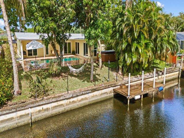 1320 SW 55th Avenue, Plantation, FL 33317