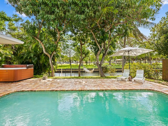 1320 SW 55th Avenue, Plantation, FL 33317