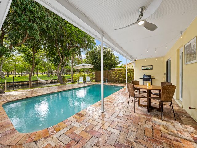 1320 SW 55th Avenue, Plantation, FL 33317