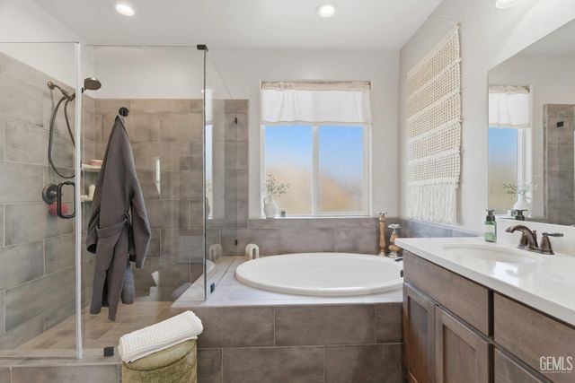 5206 Anaconda Avenue, Bakersfield, CA 93306