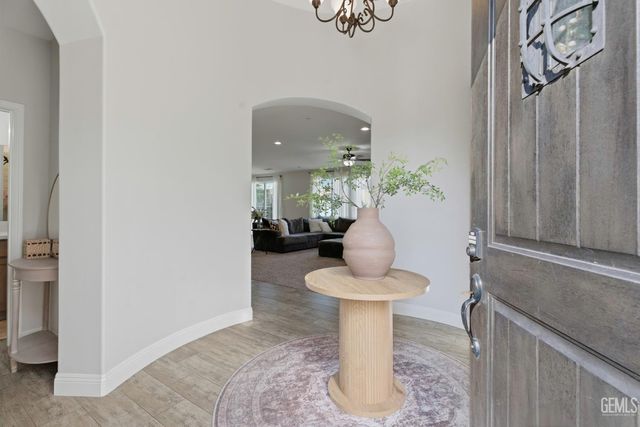 5206 Anaconda Avenue, Bakersfield, CA 93306