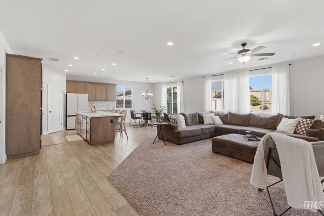 5206 Anaconda Avenue, Bakersfield, CA 93306