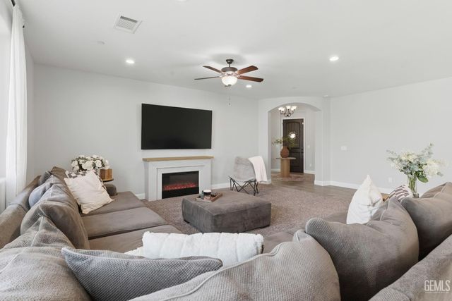 5206 Anaconda Avenue, Bakersfield, CA 93306