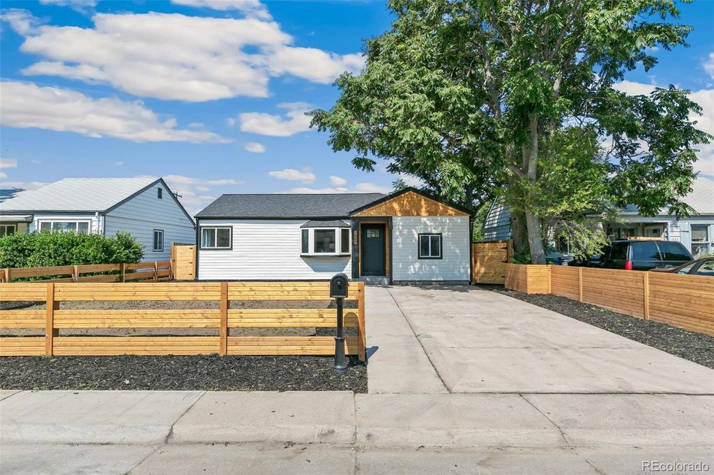 1657 Macon Street, Aurora, CO 80010