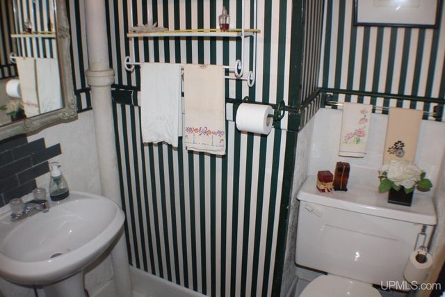 726 N Lincoln Drive, Hancock, MI 49930