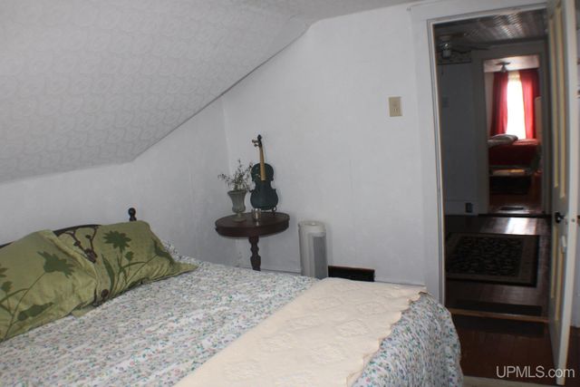 726 N Lincoln Drive, Hancock, MI 49930