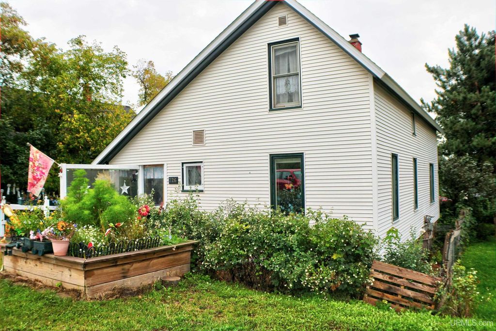 726 N Lincoln Drive, Hancock, MI 49930