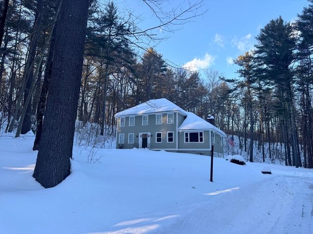 114 Groton St, Pepperell, MA 01463