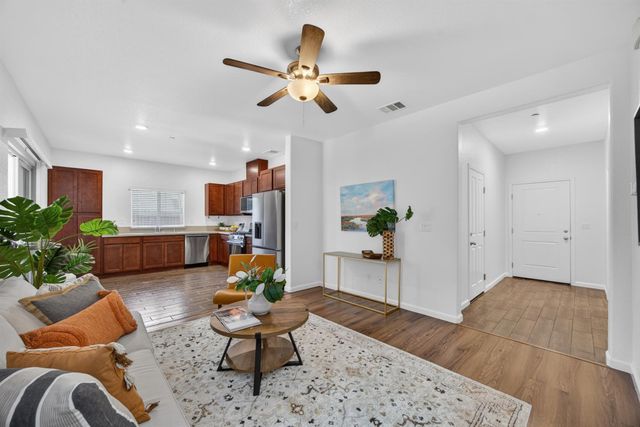 8308 Kossum Way, Elk Grove, CA 95624