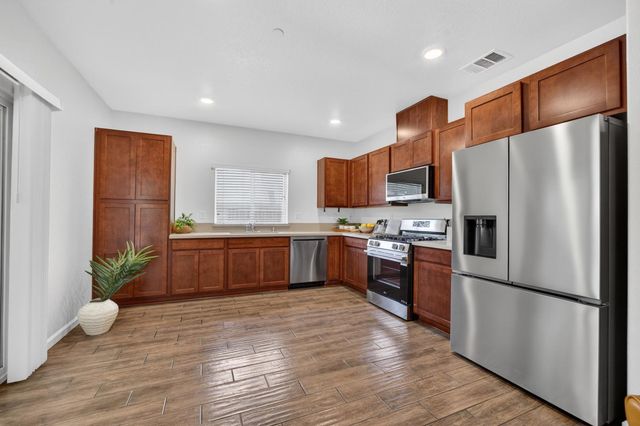 8308 Kossum Way, Elk Grove, CA 95624