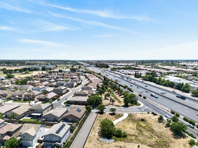 8308 Kossum Way, Elk Grove, CA 95624