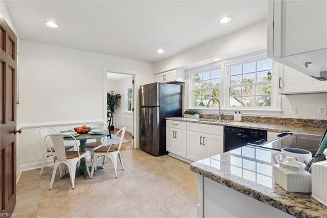 121 River Point DR, Yorktown, VA 23693