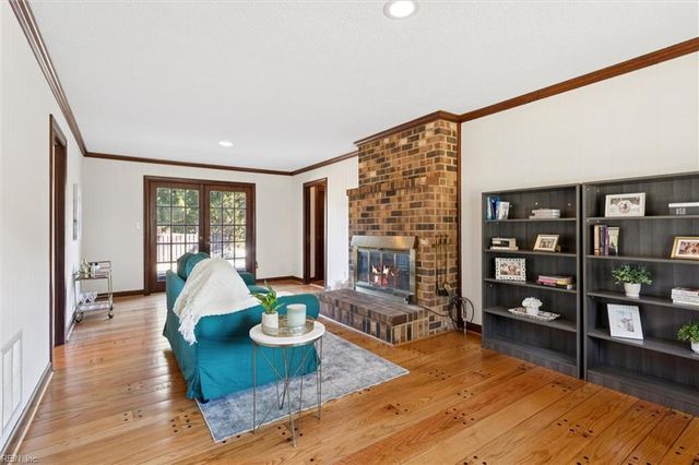 121 River Point DR, Yorktown, VA 23693