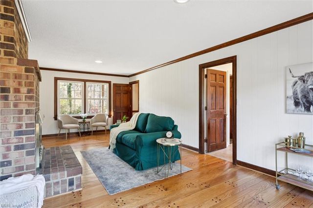 121 River Point DR, Yorktown, VA 23693