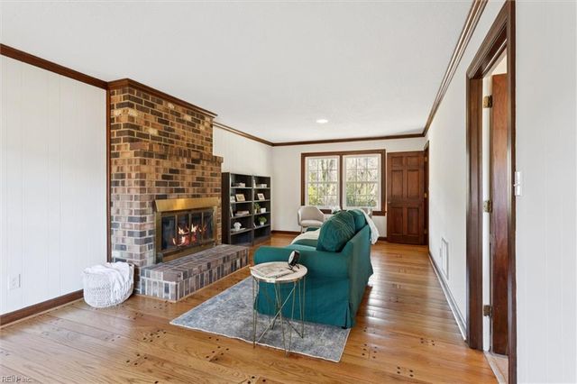 121 River Point DR, Yorktown, VA 23693