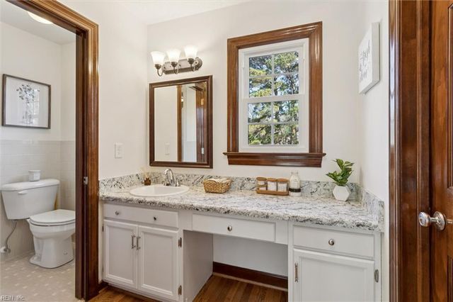 121 River Point DR, Yorktown, VA 23693