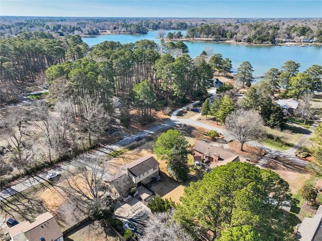 121 River Point DR, Yorktown, VA 23693