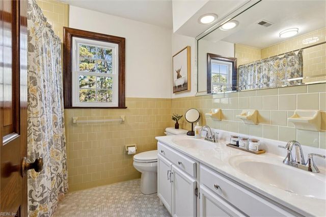 121 River Point DR, Yorktown, VA 23693