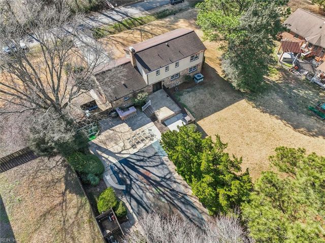 121 River Point DR, Yorktown, VA 23693