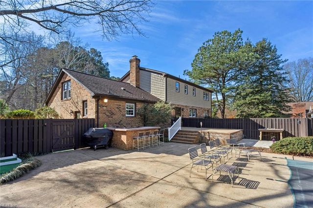 121 River Point DR, Yorktown, VA 23693