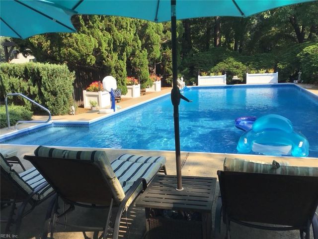 121 River Point DR, Yorktown, VA 23693