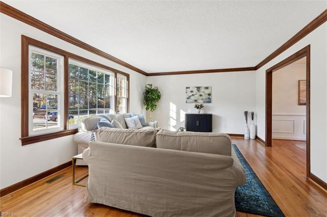 121 River Point DR, Yorktown, VA 23693