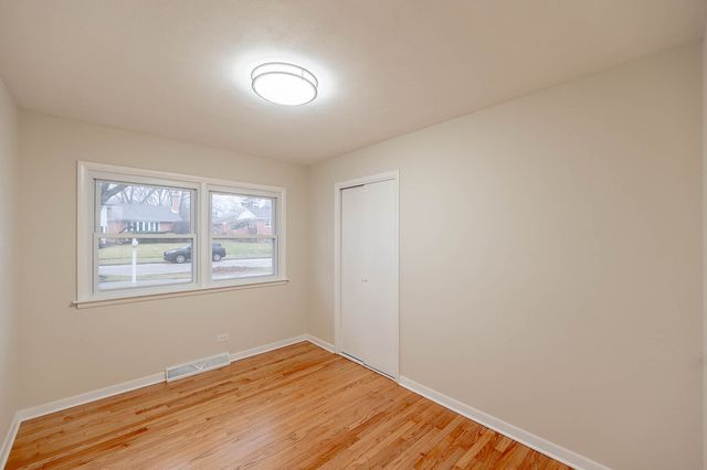 533 Flossmoor Avenue, Waukegan, IL 60085