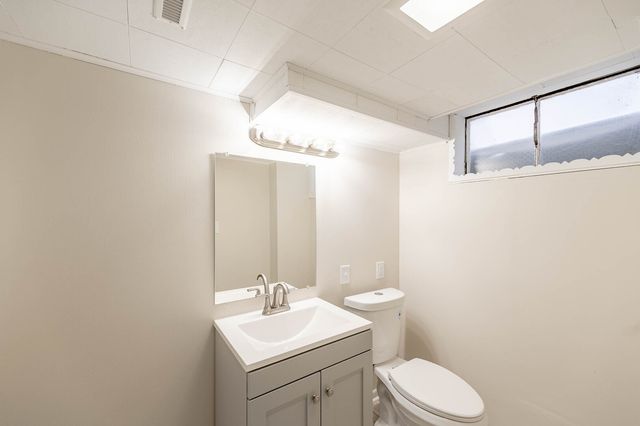 533 Flossmoor Avenue, Waukegan, IL 60085