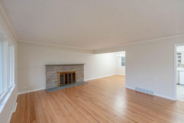 533 Flossmoor Avenue, Waukegan, IL 60085