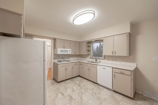 533 Flossmoor Avenue, Waukegan, IL 60085