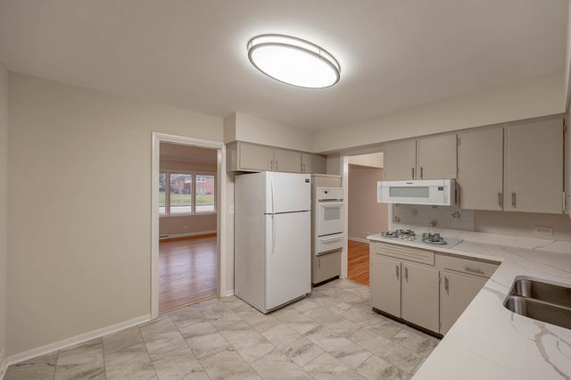 533 Flossmoor Avenue, Waukegan, IL 60085