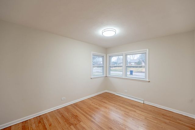 533 Flossmoor Avenue, Waukegan, IL 60085