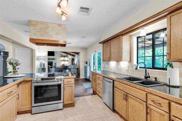 17323 Rabon Chapel Road, Montgomery, TX 77316