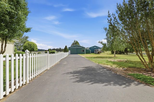 6909 W Ridgeway Dr, Deer Park, WA 99006