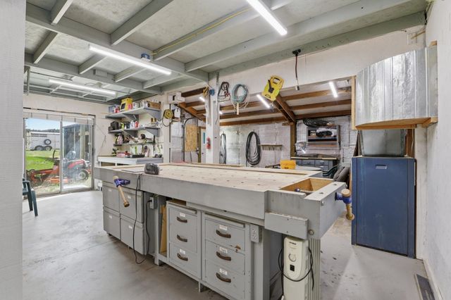 6909 W Ridgeway Dr, Deer Park, WA 99006