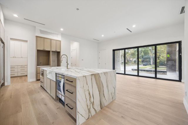 2102 Tangley Street, Houston, TX 77005