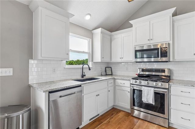 7831 N Walrond Avenue, Kansas City, MO 64119