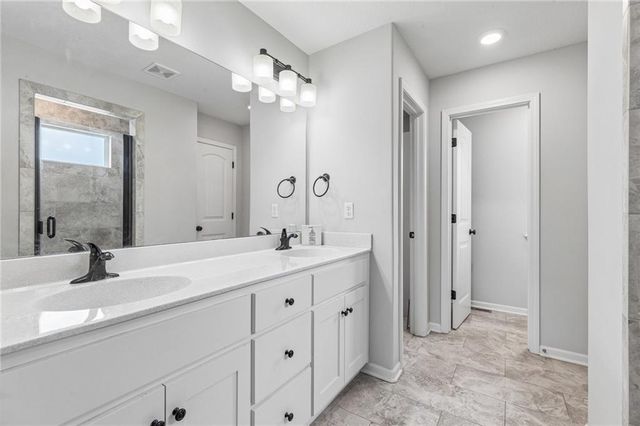 7831 N Walrond Avenue, Kansas City, MO 64119