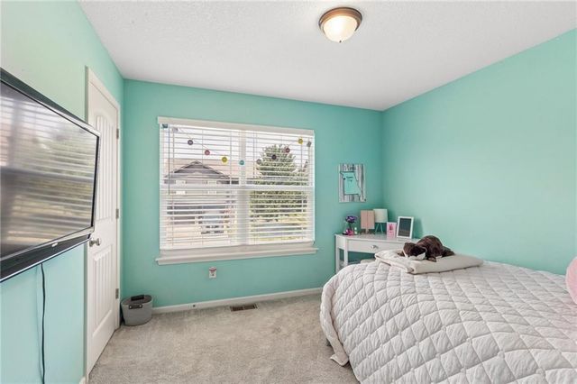 7831 N Walrond Avenue, Kansas City, MO 64119