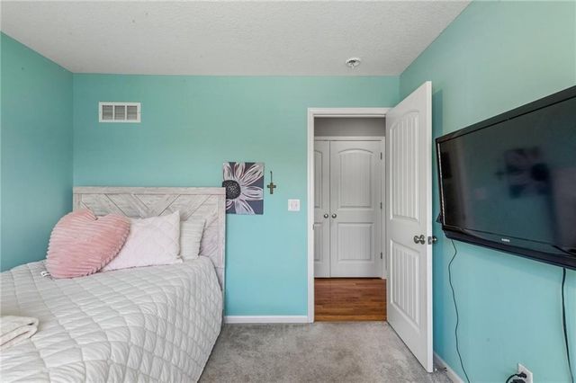 7831 N Walrond Avenue, Kansas City, MO 64119
