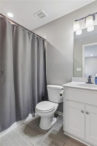 7831 N Walrond Avenue, Kansas City, MO 64119