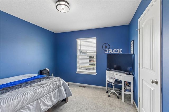 7831 N Walrond Avenue, Kansas City, MO 64119