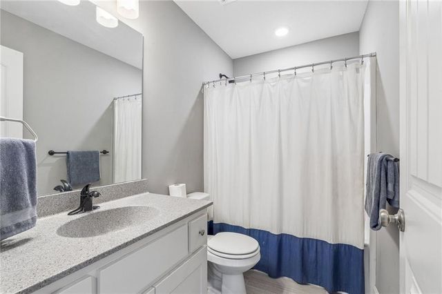 7831 N Walrond Avenue, Kansas City, MO 64119