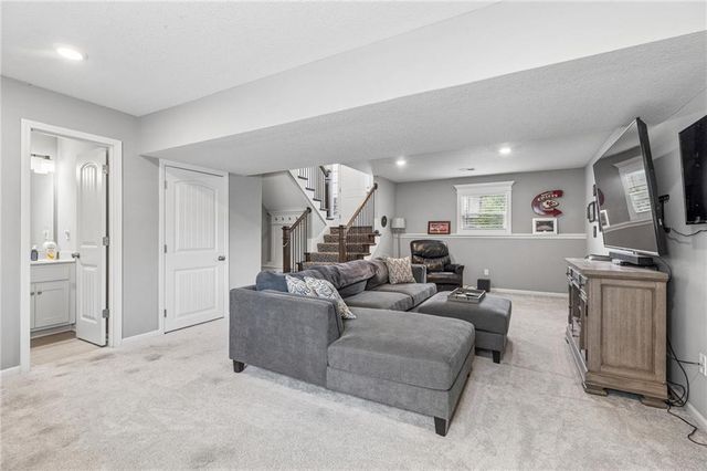 7831 N Walrond Avenue, Kansas City, MO 64119