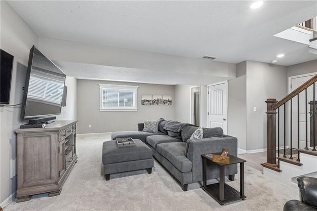 7831 N Walrond Avenue, Kansas City, MO 64119