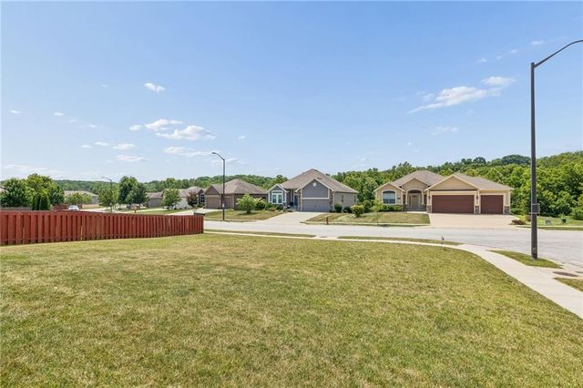 7831 N Walrond Avenue, Kansas City, MO 64119