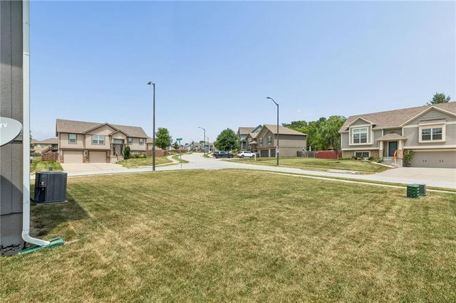 7831 N Walrond Avenue, Kansas City, MO 64119