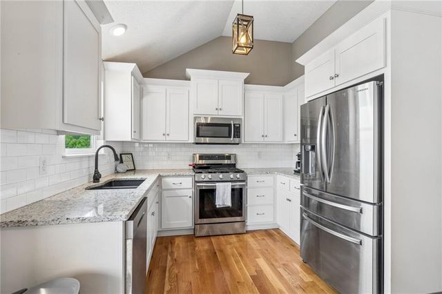 7831 N Walrond Avenue, Kansas City, MO 64119