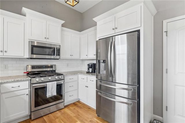 7831 N Walrond Avenue, Kansas City, MO 64119