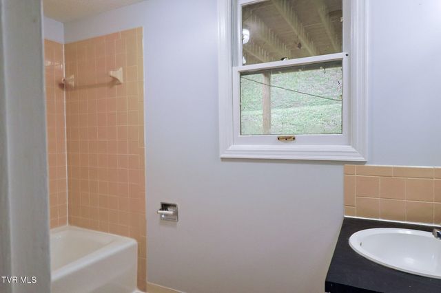 205 Tamassee Drive, Johnson City, TN 37601
